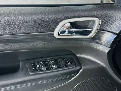 Used 2020 Jeep Grand Cherokee Altitude image 24