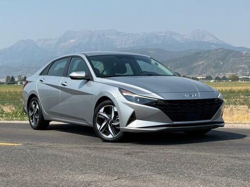 Used 2023 Hyundai Elantra SEL w/ Convenience Package FWD image 1