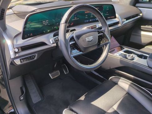 Used 2026 Cadillac Vistiq Platinum AWD/4WD image 11