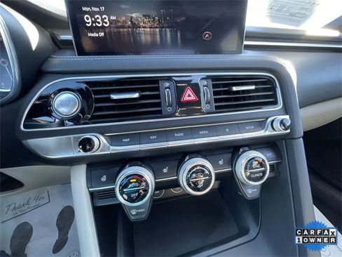 Used 2023 Genesis G70 2.0T image 22