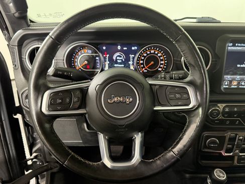 Used 2020 Jeep Wrangler Unlimited Sahara AWD/4WD image 16