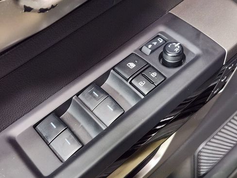 Used 2025 Toyota Tundra Limited AWD/4WD image 45