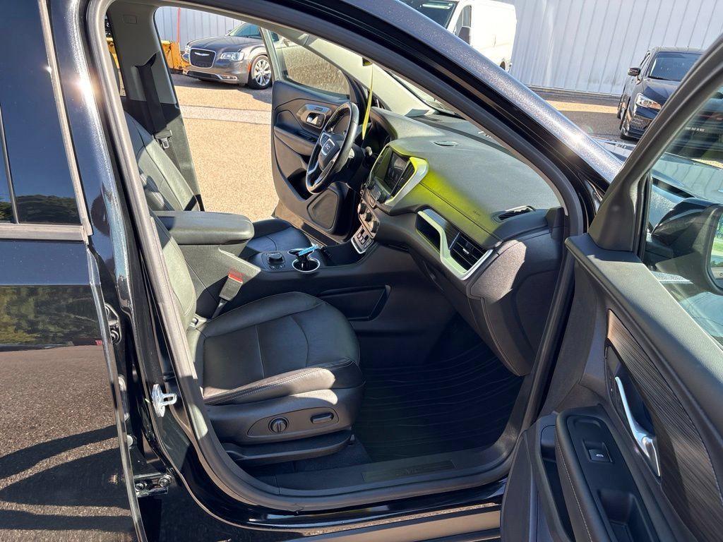 Used 2019 GMC Terrain SLT w/ Preferred Package AWD/4WD image 18