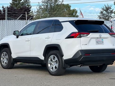 Used 2022 Toyota RAV4 LE AWD/4WD image 5