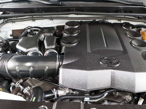 Used 2020 Toyota 4Runner SR5 image 32