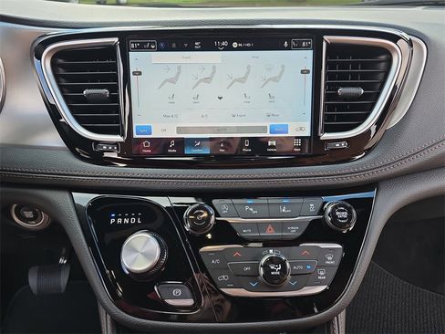 New 2026 Chrysler Pacifica Pinnacle w/ Trailer Tow Group image 22