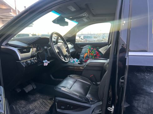 Used 2020 Chevrolet Suburban LT w/ Luxury Package image 5
