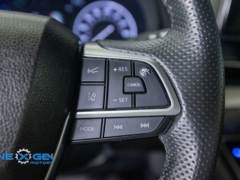 Used 2024 Toyota Sienna Limited AWD/4WD image 15