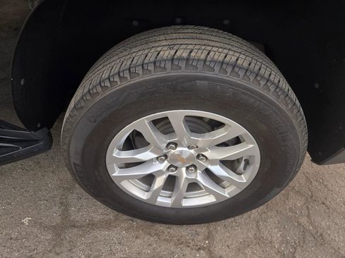 Used 2024 Chevrolet Suburban LT image 31