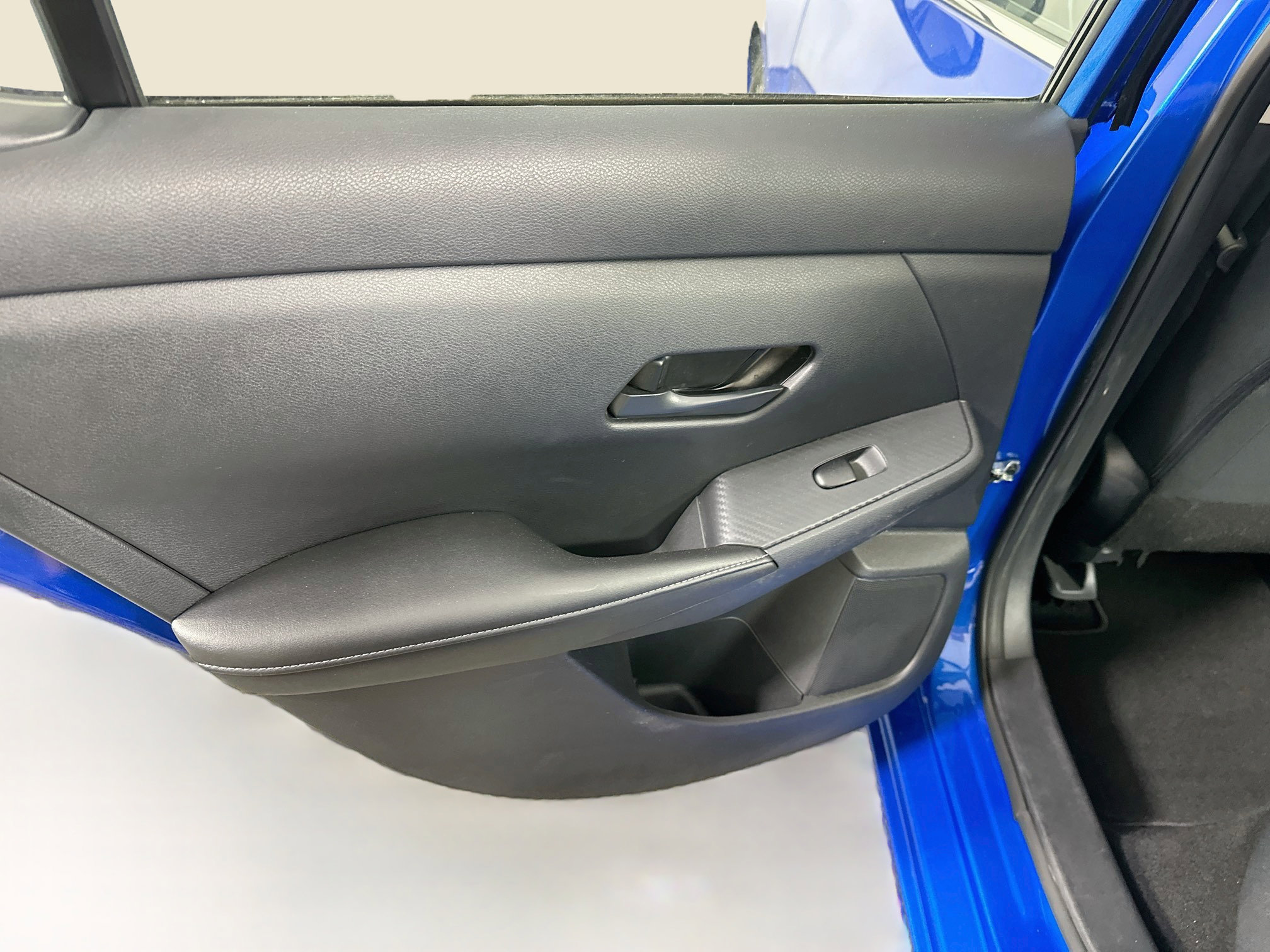 Used 2025 Nissan Sentra SV FWD image 25