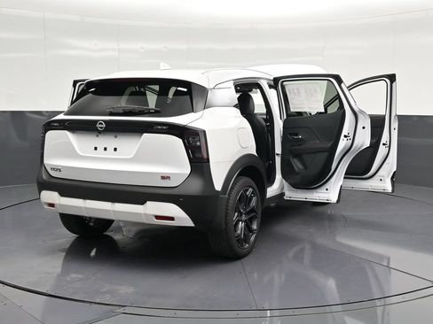 Used 2025 Nissan Kicks SR FWD image 40