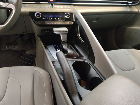Used 2024 Hyundai Elantra SEL FWD image 26