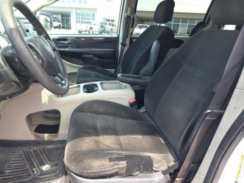 Used 2016 Dodge Grand Caravan SXT FWD image 9