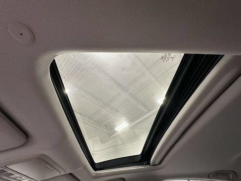 Used 2018 Honda Accord Touring image 19
