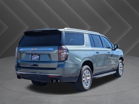 Used 2023 Chevrolet Suburban Premier image 3