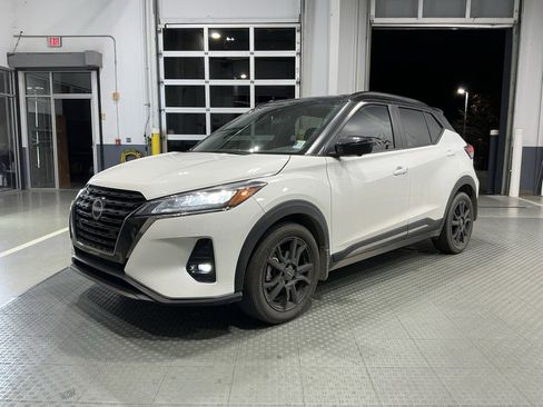 Used 2024 Nissan Kicks SR image 2