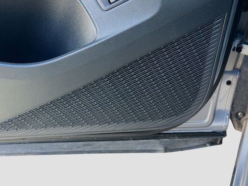 Used 2024 Volkswagen Atlas SE image 24