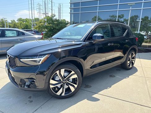 Certified 2026 Volvo XC40 B5 Ultra w/ Climate Package image 1