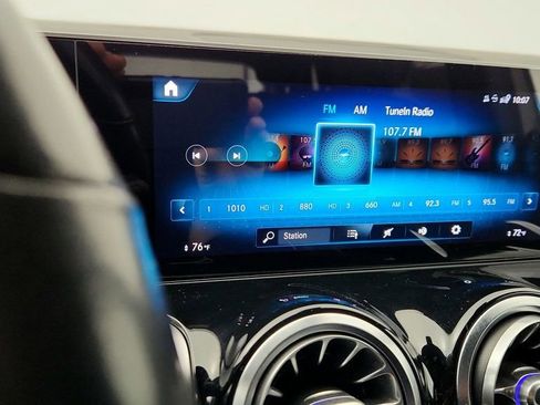 Used 2020 Mercedes-Benz GLB 250 GLB 250 4MATIC SUV w/ Premium Package image 18