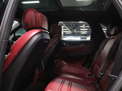 Used 2019 Porsche Cayenne image 14