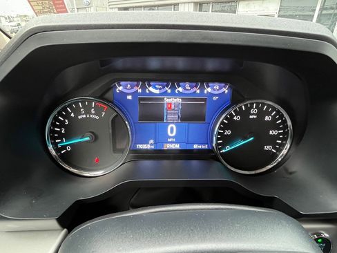 Used 2024 Ford Expedition XLT image 9