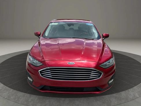 Used 2019 Ford Fusion SE w/ Equipment Group 151A FWD image 2