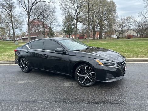 Used 2023 Nissan Altima 2.5 SR image 2