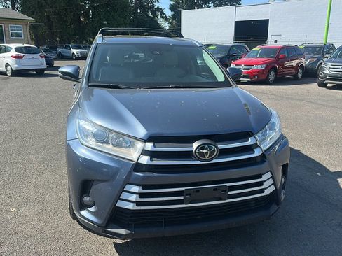 Used 2019 Toyota Highlander XLE AWD/4WD image 1