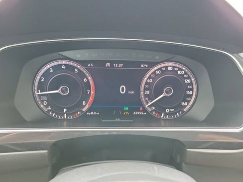 Used 2018 Volkswagen Tiguan SEL Premium FWD image 16