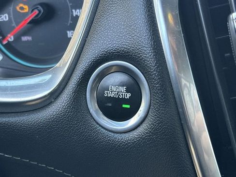 Used 2022 Chevrolet Traverse LT image 16