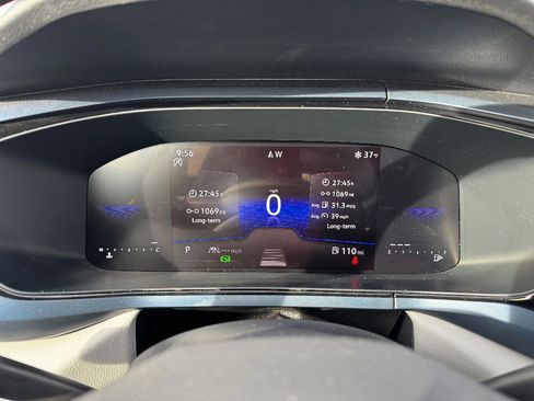 Used 2024 Volkswagen Taos SE image 32