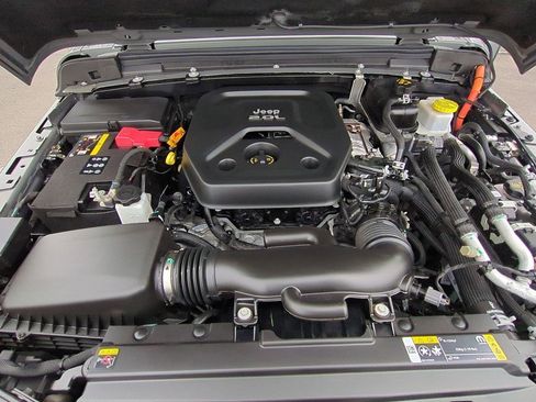 Used 2022 Jeep Wrangler Unlimited Sahara w/ Safety Group image 26