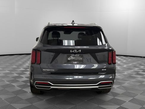 Used 2023 Kia Sorento SX Prestige w/ Panoramic Sunroof Package image 4