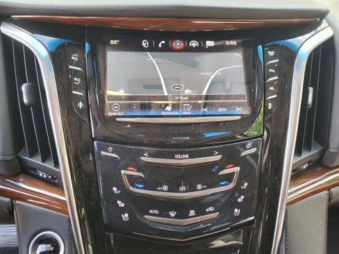 Used 2016 Cadillac Escalade Luxury AWD/4WD image 24