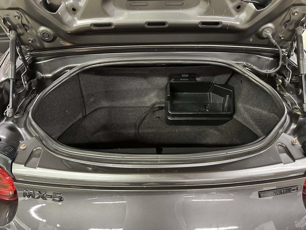 Used 2020 MAZDA MX-5 Miata RF Club RWD image 12