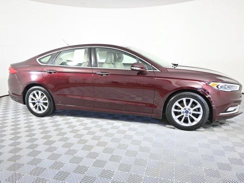Used 2017 Ford Fusion SE w/ Fusion SE Technology Package FWD image 8