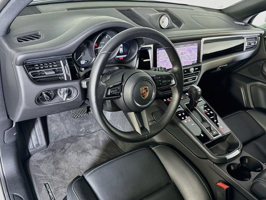 Used 2024 Porsche Macan AWD/4WD image 4