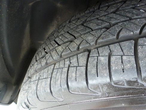 Used 2019 Jeep Cherokee Latitude w/ Cold Weather Group AWD/4WD image 14