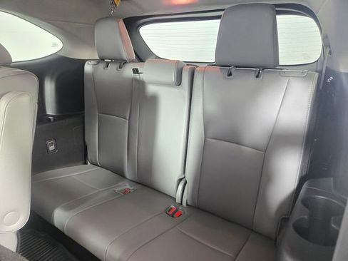 Used 2024 Toyota Highlander Limited image 18