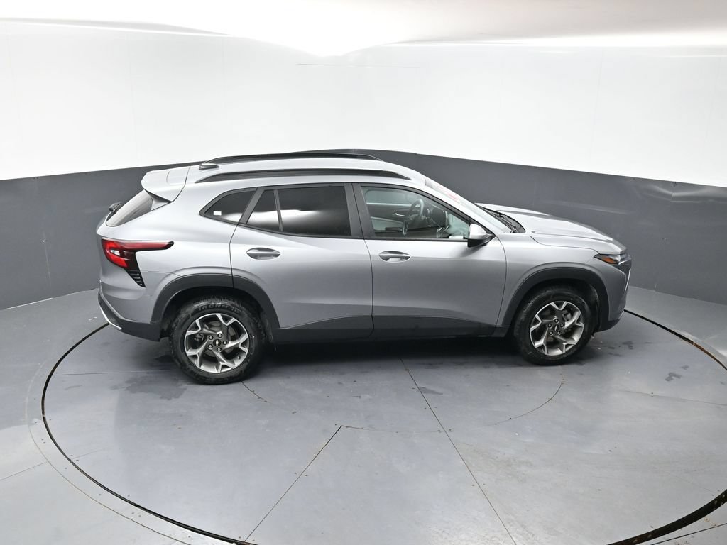 Used 2025 Chevrolet Trax LT FWD image 41