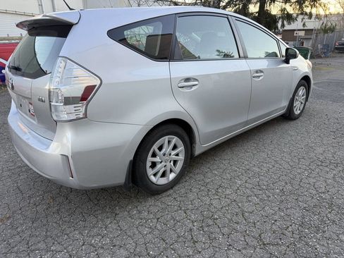 Used 2013 Toyota Prius V Two image 4