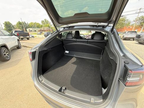 Used 2024 Tesla Model Y Long Range AWD/4WD image 23