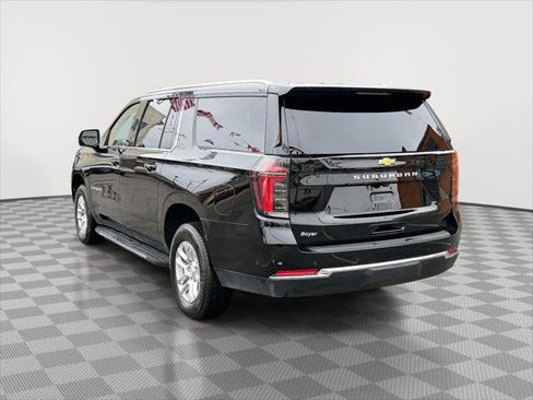 Used 2025 Chevrolet Suburban LS image 7
