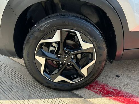 Used 2025 Kia Seltos S image 9