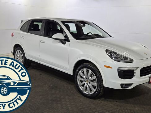 Used 2018 Porsche Cayenne Platinum Edition image 1