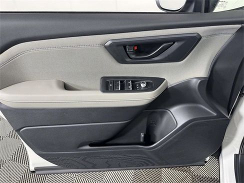 Used 2025 Subaru Forester Premium image 17