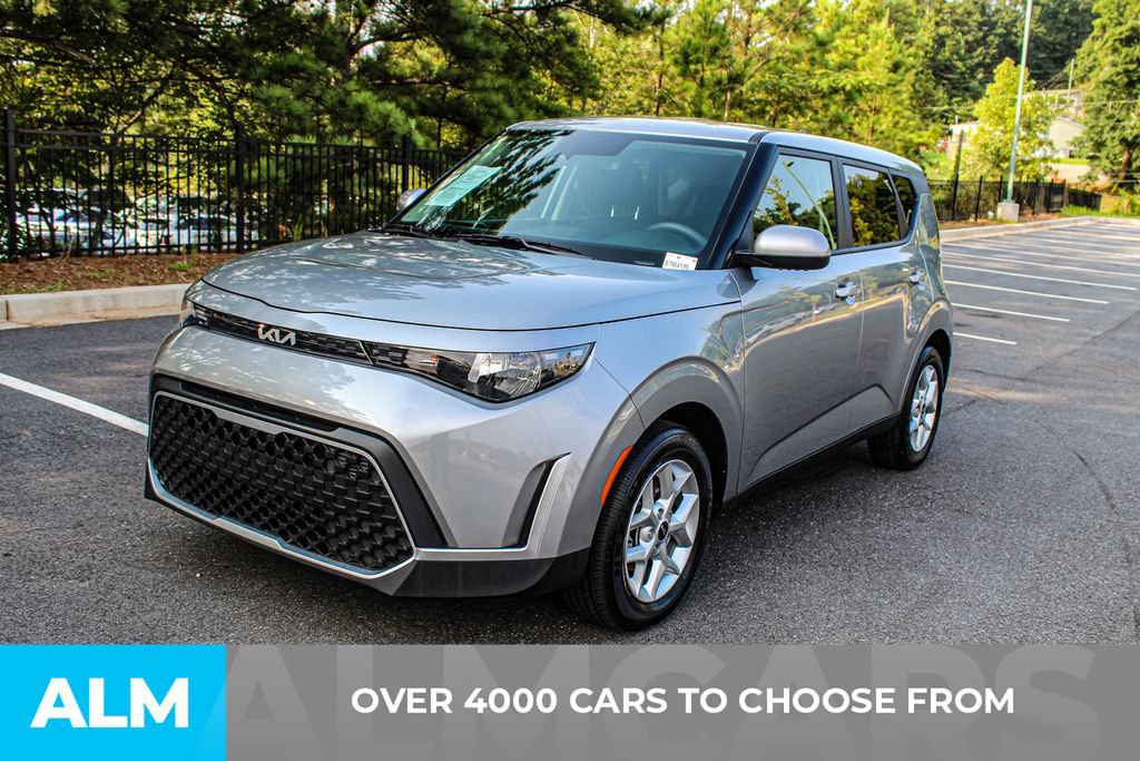 Used 2025 Kia Soul LX w/ LX Technology Package FWD image 2