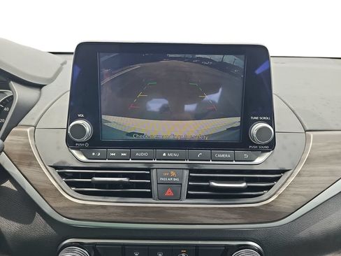 Used 2025 Nissan Altima 2.5 SV FWD image 22