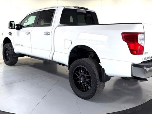 Used 2018 Nissan Titan SV RWD image 6