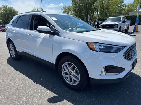 Used 2023 Ford Edge SEL w/ Convenience Package AWD/4WD image 3